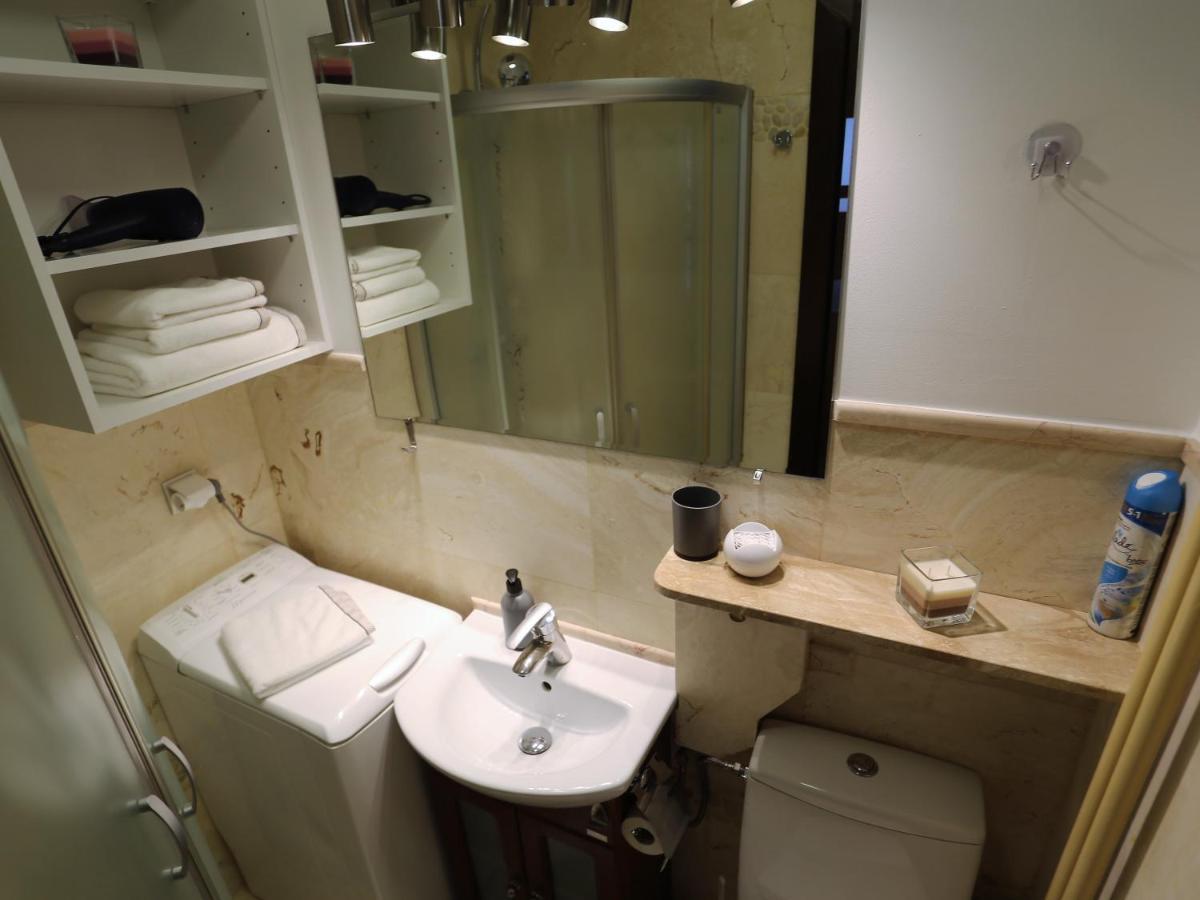 Apartament Mgm Karmelicka Varşovia Exterior foto