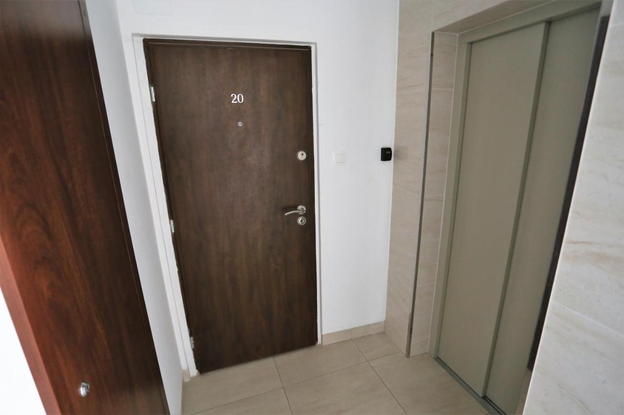 Apartament Mgm Karmelicka Varşovia Exterior foto